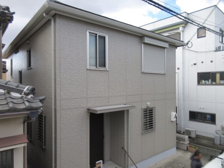 【和歌山市】O様邸<br>『意匠性の高い外壁材に専用の「クリヤー塗装」を施工することで、光沢感溢れる新築同様の仕上がりに…✧₊°』