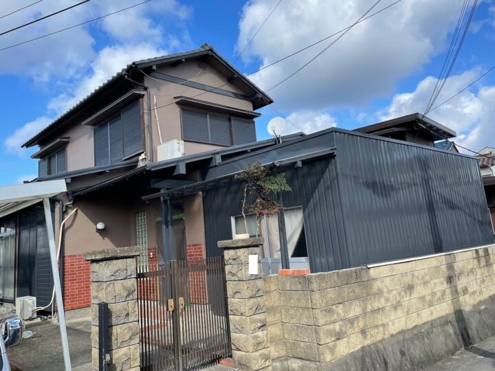 【和歌山市】T様邸<br>『ココアブラウンの外壁とダークグレーの屋根が、落ち着いた印象を与える素敵な仕上がりに…✧₊°』