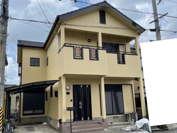 【紀の川市】　J様邸<br>『シトラスクリームの外壁にブラックの屋根が引き締まった印象の素敵な仕上がりに…✧₊°』