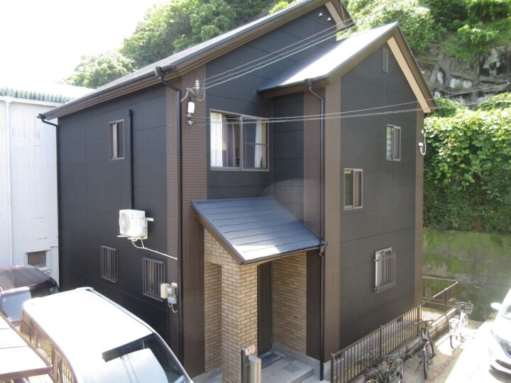 【和歌山市】　T様邸<br>『ブラックの外壁とアクセントのチャコールグレージュが重厚感溢れる印象の素敵な仕上がりに…✧₊°』