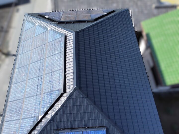 【和歌山市】T様邸<br>『明るいグレージュ系の外壁とシンプルなブラックの屋根で、モダンな色合いの落ち着いた仕上がりに…✧₊°』