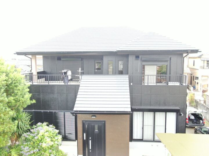 【和歌山市】　T様邸<br>『重厚感漂うブラックの外壁にダークブラウンのアクセントが素敵な仕上がりに…✧₊°』
