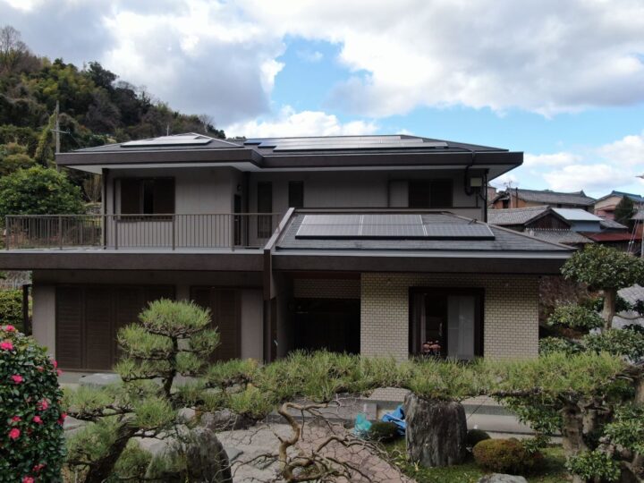 【海南市】　O様邸<br>『盆栽のお庭に際立つベージュの外壁にブラウンのパラペットが高級感漂う素敵なお家に…˖✧』