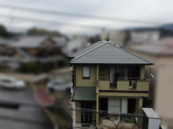 【海南市】　S様邸<br>『外壁はパロットグリーンのワントーン、屋根はエボニーグリーンの緑系統色での仕上げ。ディープブラウンの差し色でメリハリのある仕上がりに…✧₊°』