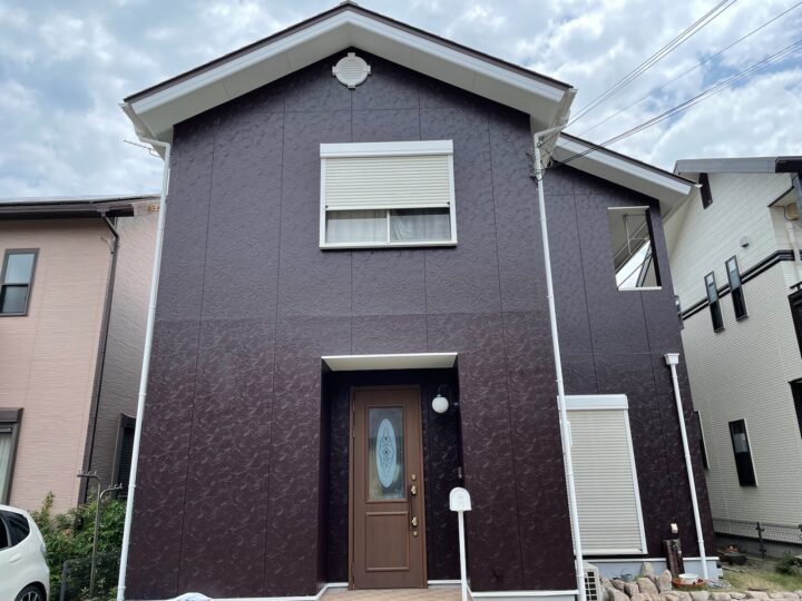 【和歌山市】　O様邸<br>『ガーネットの外壁にホワイトの付帯部が輝く重厚感ある仕上がりに…✧₊°』ウルトラTOP塗布