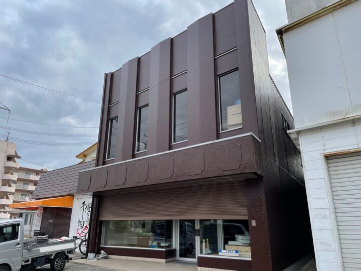 【和歌山市】　U様邸<br>『ガーネットレッドの外壁が重厚感溢れる素敵な仕上がりに…✧₊°』