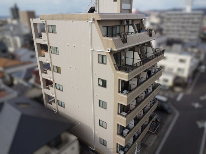 【和歌山市】S様所有ビル<br>温かみの溢れるグレージュ系のシンプルな外壁塗装で、周りの風景とマッチした素敵な仕上がりに…✧₊°』