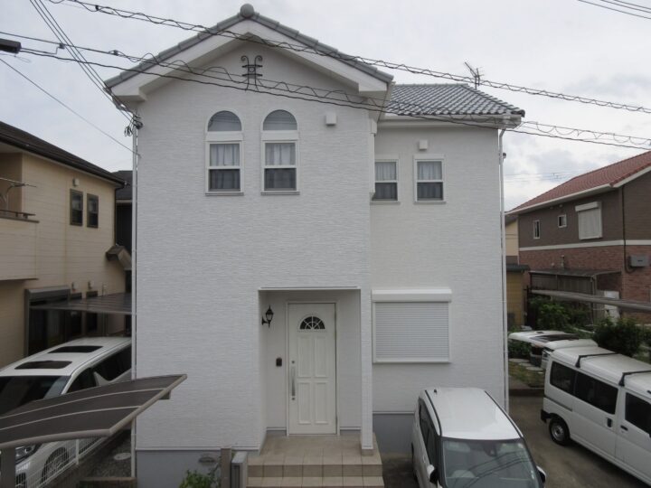 【和歌山市】　F様邸<br>『遮熱効果抜群のエコグレーの屋根とパールホワイトの外壁がおしゃれで素敵な仕上がりに…✧₊°』