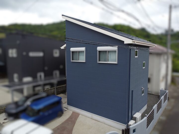【田辺市】K様邸<br>『人気の高いディープブルー系の色とアクセントに2色の差し色を施した外壁で、色合いが素敵な光り輝く仕上がりに…✧₊°』