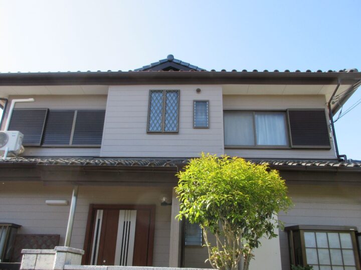 【紀の川市】N様邸　外壁塗装・鼻隠し板金カバー工法（木部→ガルバリウム鋼板）工事<br>『落ち着いたグレージュの外壁にブラウンの付帯部がマッチした素敵なお家に…✧₊°』