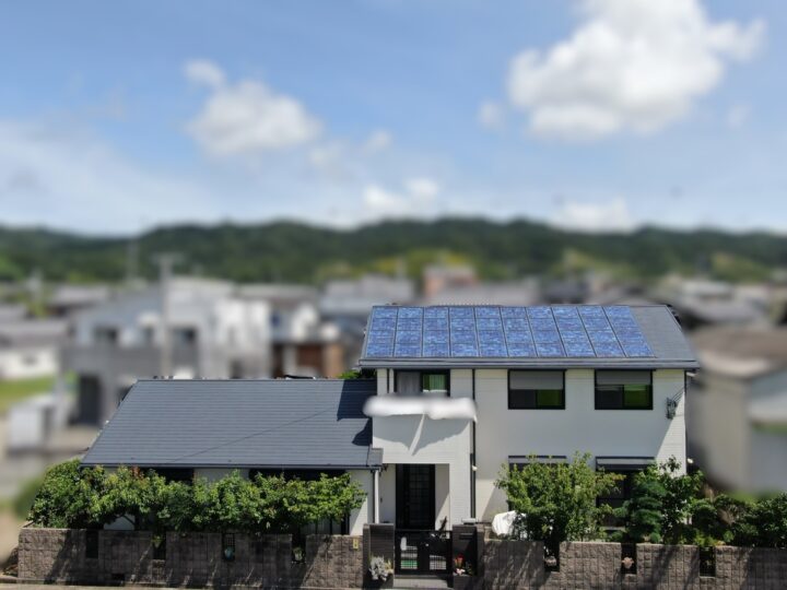 【和歌山市】M様邸<br>『レグホーングレージュのワントーン仕上げの外壁とディープグレーの屋根で、温かみのある仕上がりに…✧₊°』
