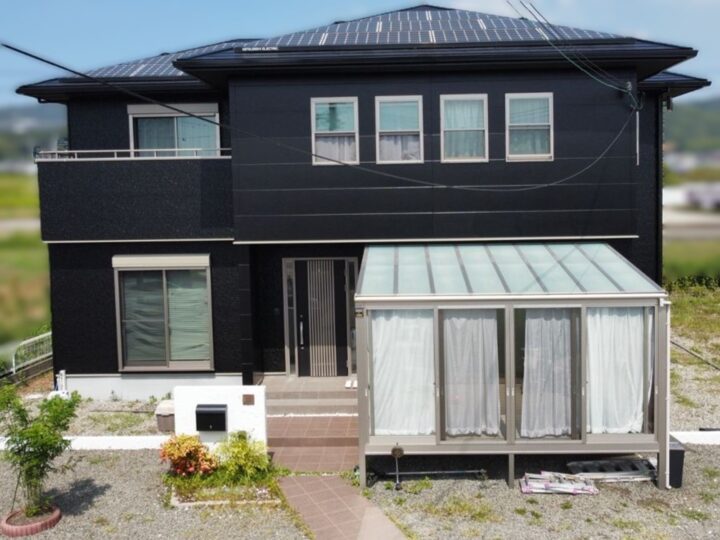 【和歌山市】K様邸<br>『外壁と屋根をブラックのワントーンで仕上げ、重厚感溢れる輝くような仕上がりに…✧₊°』