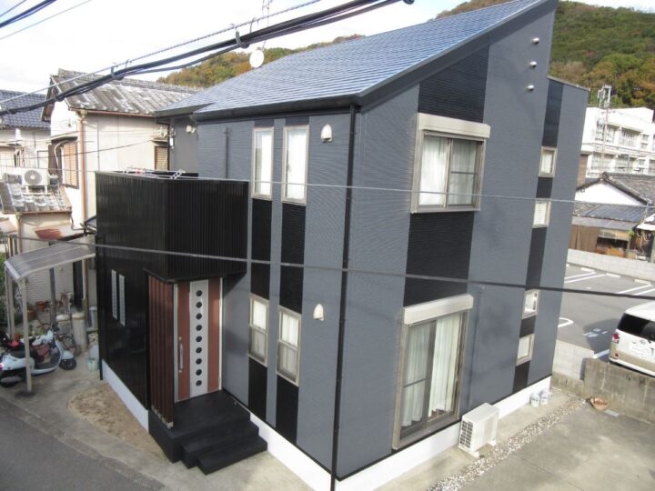 【和歌山市】 M様邸<br>『ダークグレーの外壁にブラックのアクセントを入れてダークグレーの屋根でまるで新築の様なモダンで素敵な仕上がりに…✧₊°』