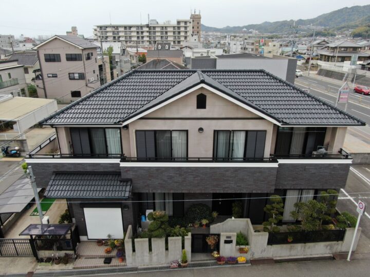 【和歌山市】　Ｆ様邸<br>『遮熱塗料のエコブラックの瓦で高級感が溢れ重厚感ある仕上がりに…✧₊°』