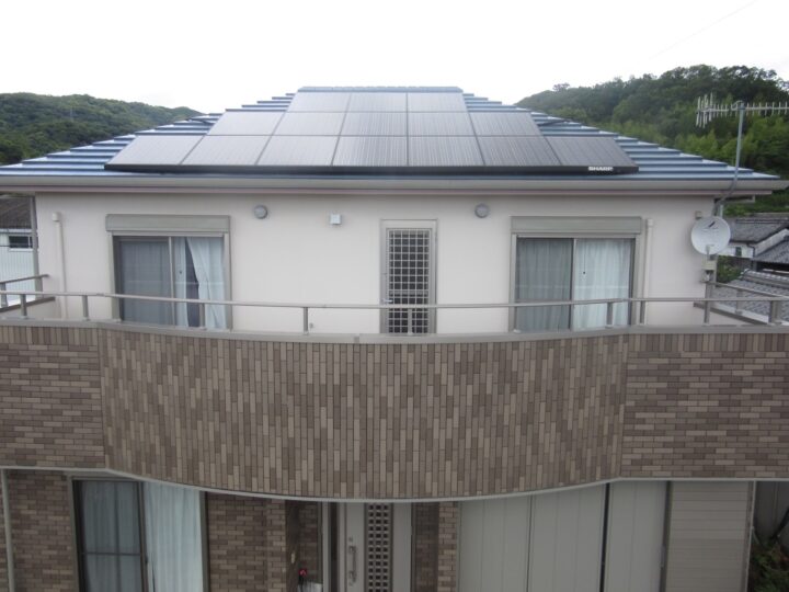 【和歌山市】　Y様邸<br>『エクルグレージュの外壁にマリンブルーの屋根が爽やかな印象の素敵な仕上がりに…✧₊°』ウルトラTOP塗布