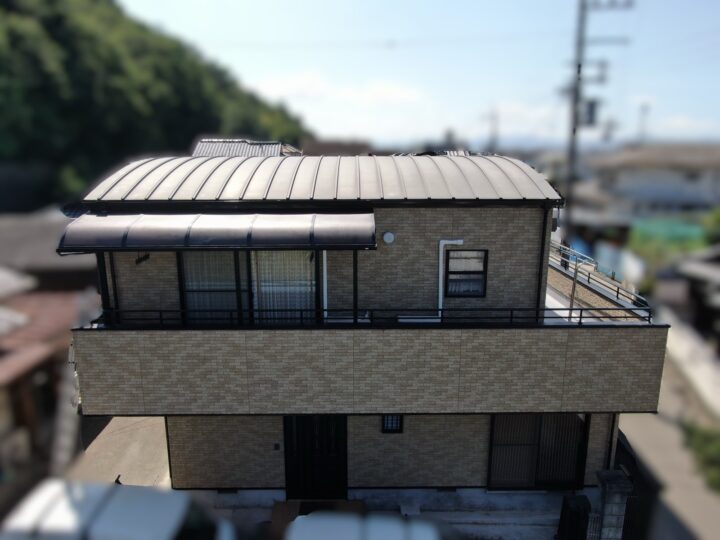 【和歌山市】O様邸<br>『長期に渡って意匠性サイディングを保護してくれるクリヤー塗装で、透明感溢れる新築のような仕上がりに……。✧₊°』