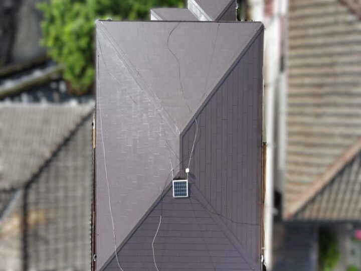 【和歌山市】K様邸<br>『屋根用の遮熱色であるエコダークチョコレートのワントーンの屋根で、落ち着いた風合いの仕上がりに…✧₊°』