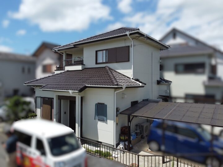 【紀の川市】N様邸<br>『ライトグリーン系の外壁とディープブラウン系の屋根で塗装。屋根には上塗り材を保護してくれるコーティング剤を同時施工することで、長期にわたりお家を保護してくれる素敵な仕上がりに…✧₊°』