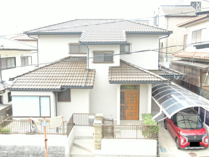 【和歌山市】　T様邸<br>『こだわりのダークグレージュで仕上げた屋根とグレージュの外壁がシックで素敵な仕上がりに…✧₊°』