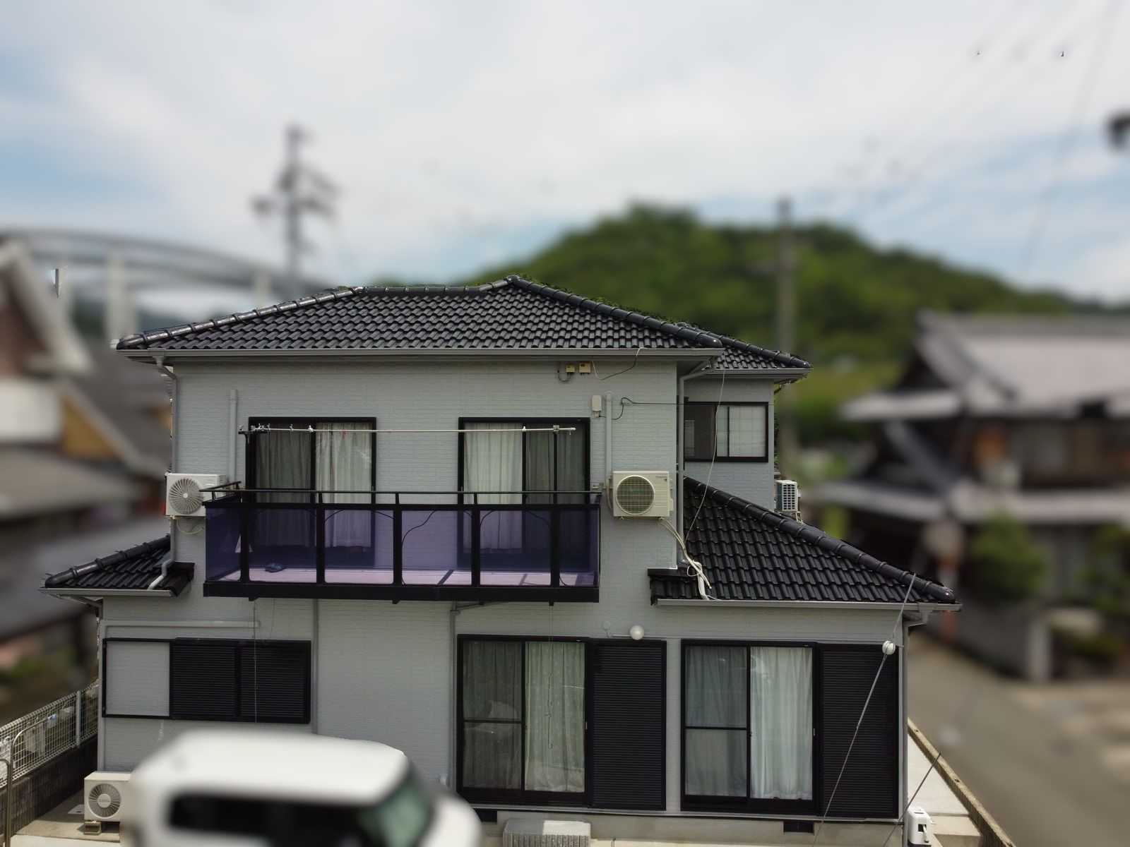 【岩出市】Y様邸『派手になりすぎず落ち着いた風合いのグレー系の外壁とブラックの屋根で、洗練された印象の素敵な仕上がりに…✧₊°』