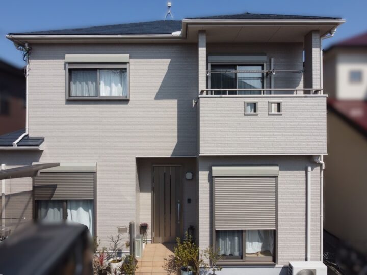 【和歌山市】K様邸<br>『温かみ溢れるグレージュとディープグレー系の屋根で、まるで新築かのような素敵な仕上がりに…✧₊°』