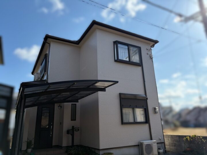 【和歌山市】O様邸<br>『温かみのあるグレージュの外壁と深みのあるチョコレート系の屋根で、落ち着いた印象の素敵な仕上がりに…✧₊°』