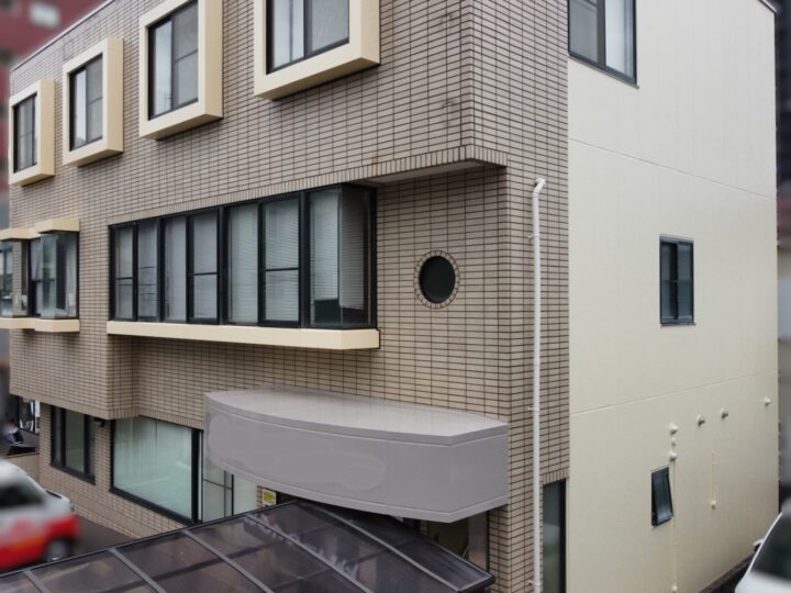 【和歌山市】T様邸<br>『クリームイエローのワントーン仕上げ、タイル部には専用の撥水塗料で、落ち着いた風合いの素敵な仕上がりに…✧₊°』