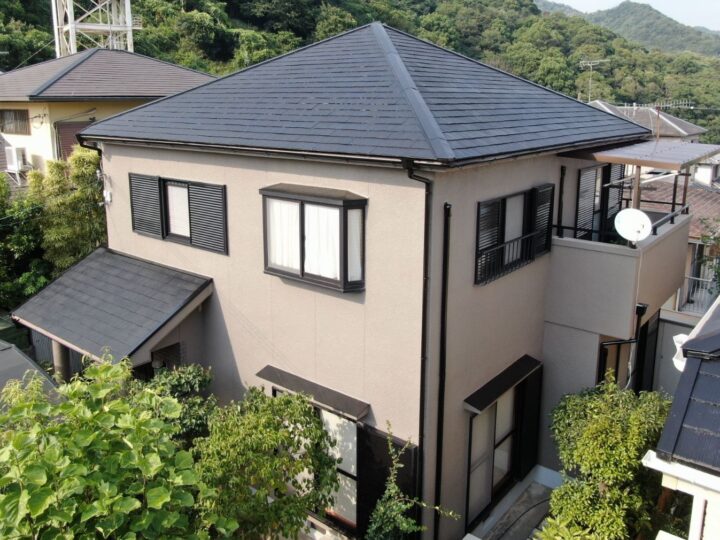 【和歌山市】O様邸<br>『モスグレージュの外壁にブラックの屋根が、落ち着いた印象となる素敵な仕上がりに…✧₊°』