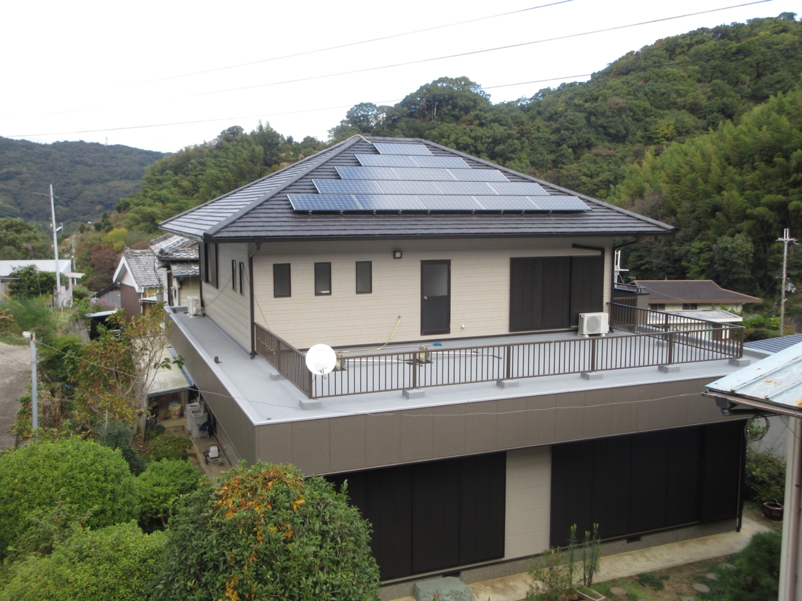 【海南市】O様邸『落ち着いたベージュの外壁とグレージュのパラペットが相性抜群の素敵なお家に…✧』 Google口コミ数 1位の外壁塗装・屋根塗装・雨漏り専門店【外壁塗装 屋根塗装 海南市 エースペイント】🏠✨