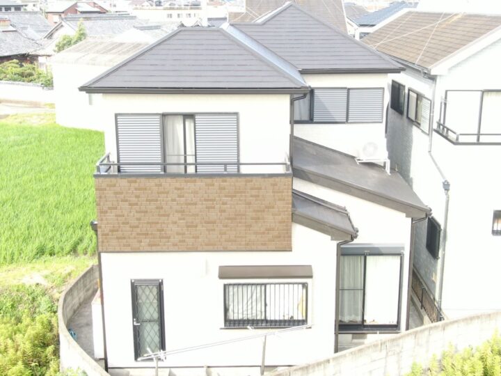 【岩出市】　N様邸<br>『グレージュのグラデーションカラーで合わせた外壁・屋根が素敵でおしゃれな仕上がりに…✧₊°』