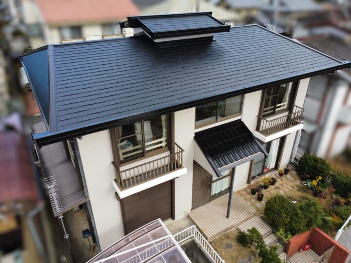 【和歌山市】T様邸<br>『周囲の風景とマッチしやすいグレージュ系の外壁とブラックの屋根で、モダンで素敵な仕上がりに…✧₊°』