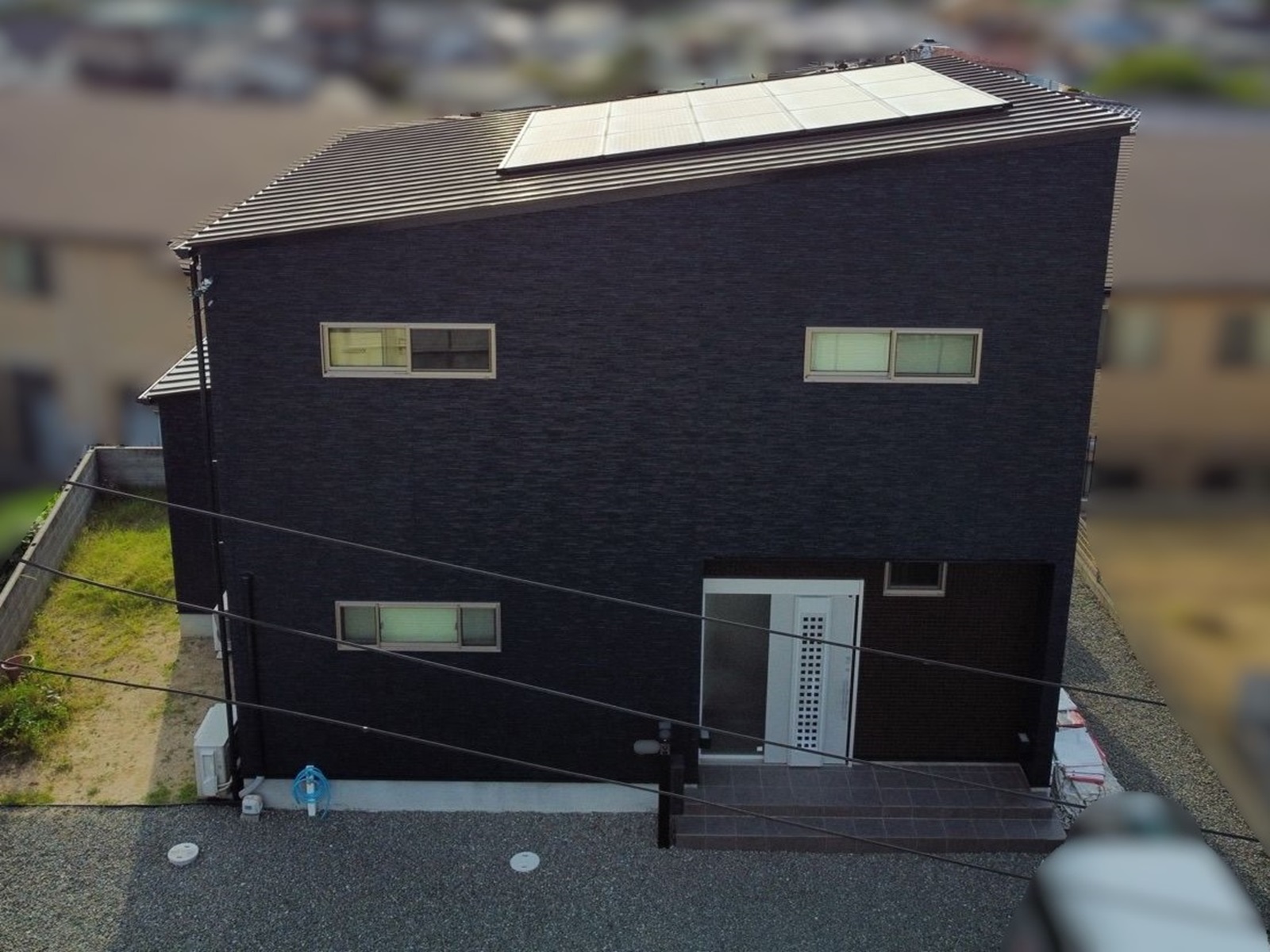 【和歌山市】H様邸『重厚感溢れるディープブルーとアクセント及び屋根にはブラウンのツートーン仕上げで、光り輝くような仕上がりに…✧₊°』
