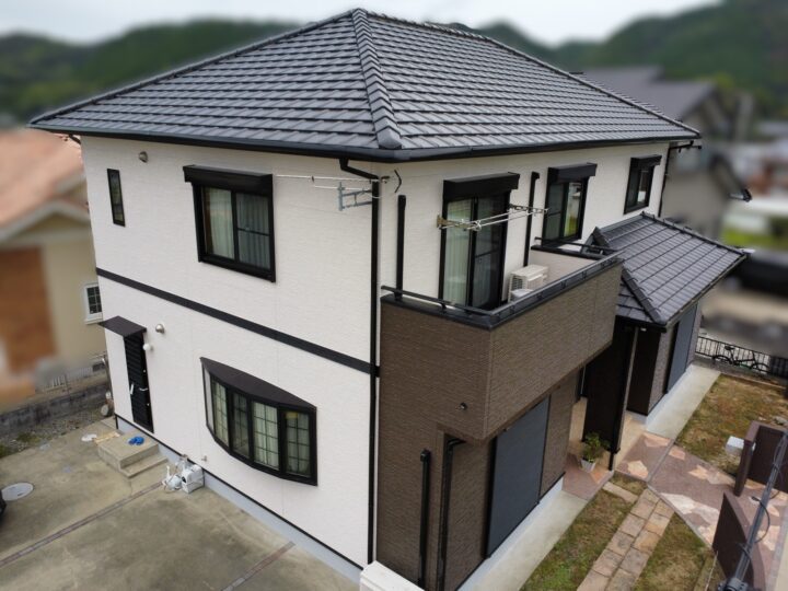 【海南市】T様邸<br>『2色のグレージュ系統の色で統一された外壁で、落ち着いた風合いの素敵な仕上がりに…✧₊°』