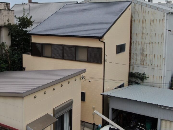 【和歌山市】S様邸<br>『フレッシュベージュの外壁とダークグレーの屋根が、おしゃれで素敵な仕上がりに…✧₊°』<br>【和歌山市 外壁塗装 エースペイント】