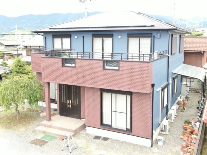 【橋本市】　S様邸<br>『ダークブルーの外壁にレンガ調のｱｸｾﾝﾄが映える素敵な仕上がりに…✧₊°』