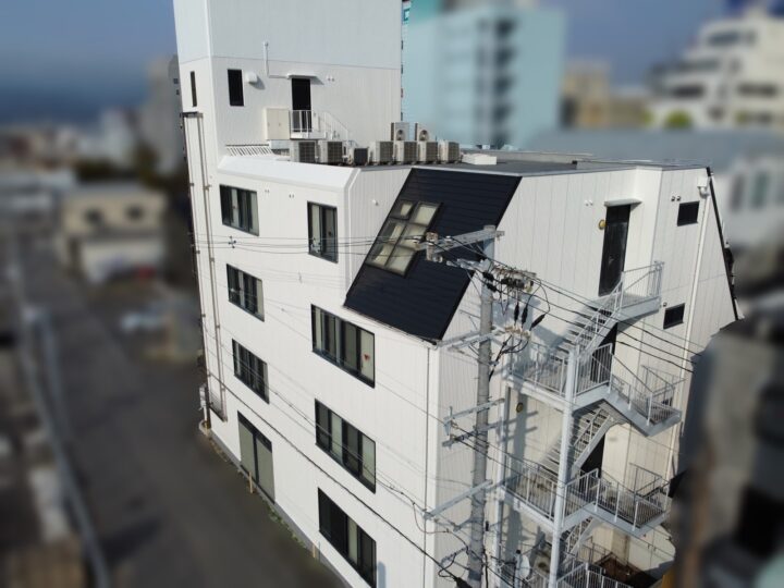 【和歌山市】I様所有ビル<br>『白と黒のモノトーン仕上げで、シンプルながら都会的な仕上がりに…✧₊°』