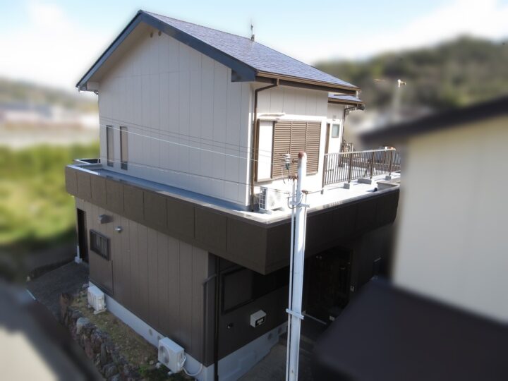 【海南市】　S様邸<br>『外壁はレディッシュベージュとフォーングレージュの2色仕上げ、屋根はダークチョコレートで温かみのある仕上がりに…✧₊°』