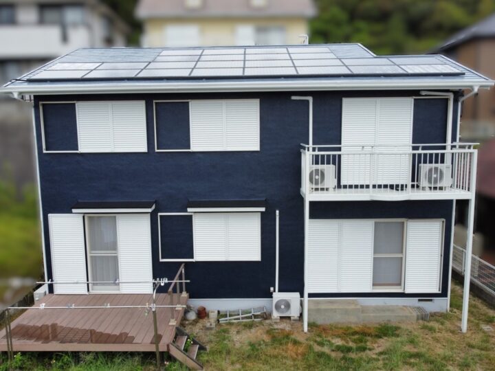【和歌山市】T様邸<br>『重厚感のあるディープブルー系の色で外壁を塗装、屋根は外壁よりも明るいブルー系の色を塗装。さらに上塗り材を保護してくれるコーティング剤を施工することで、光り輝く新築のような仕上がりに…✧₊°』