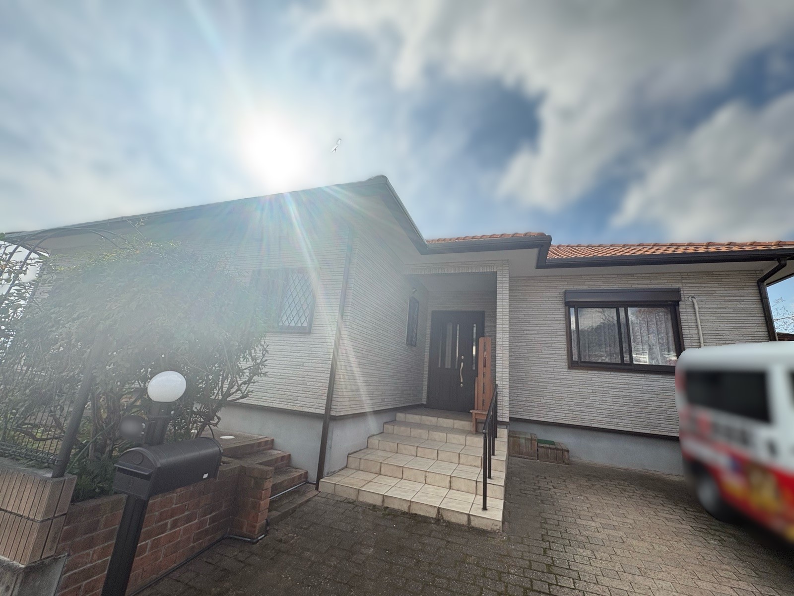 【岩出市】H様邸『意匠性のある外壁を保護してくれるクリヤー塗装により、美観を維持しつつも光沢感を持たせた素敵な仕上がりに…✧₊°』