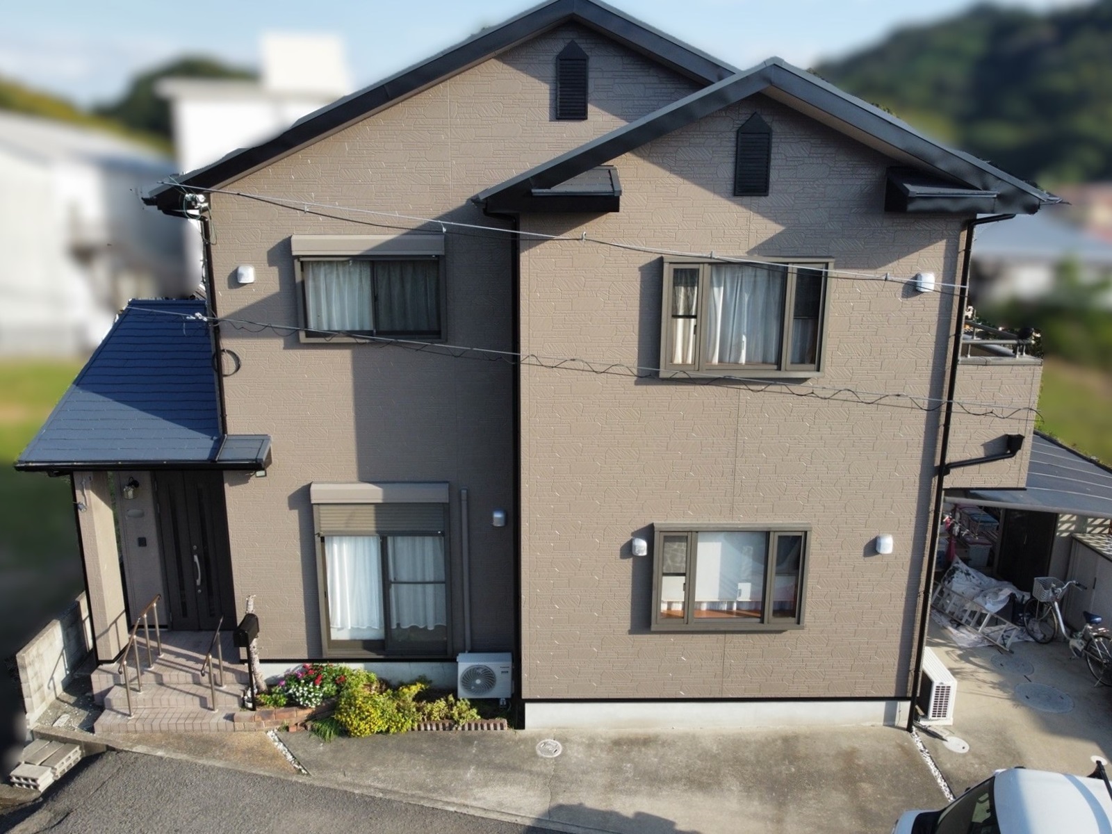 【和歌山市】T様邸『落ち着いたグレージュ系の外壁と濃いグレー系の屋根で、周りと調和の取れたモダンで素敵な上がりに…✧₊°』累計口コミ数 140件超えの外壁塗装・屋根塗装・雨漏り専門店【外壁塗装 屋根塗装 和歌山市 エースペイント】🏠✨