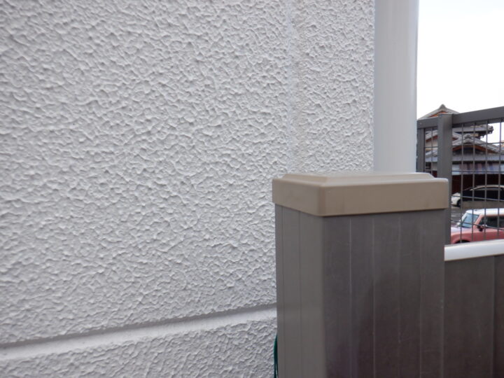 【泉南市】S様邸　外壁塗装・屋根塗装工事<br>『ホワイトの外壁にブラックのアクセントが印象的で素敵な仕上がりに…°˖✧』8
