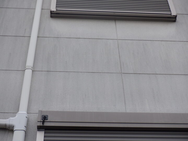 【泉南市】S様邸　外壁塗装・屋根塗装工事<br>『ホワイトの外壁にブラックのアクセントが印象的で素敵な仕上がりに…°˖✧』3