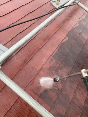 和歌山市密着の外壁塗装・屋根塗装専門店エースペイントの屋根の塗装　高圧洗浄