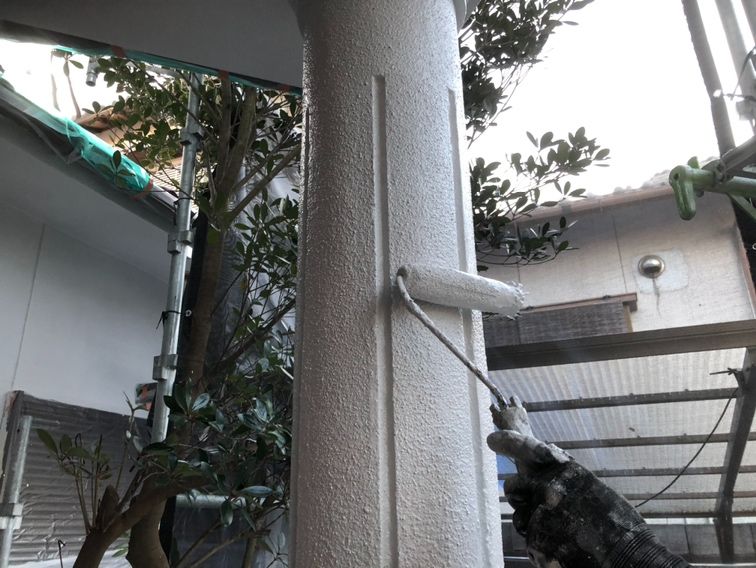 【和歌山市】M様邸　外壁塗装工事<br>『レンガ調の玄関周りにホワイトの外壁・擁壁が神秘的で新築の様な仕上がりに…°˖✧✧˖°』10