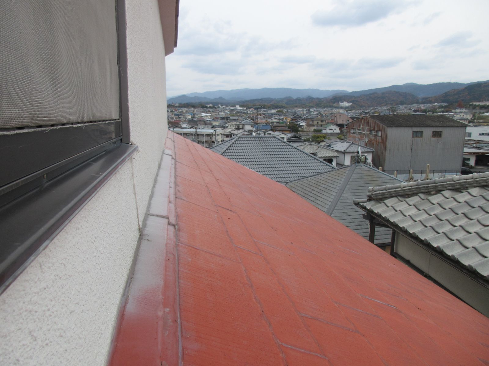 【泉南市】　K様邸　外壁塗装・屋根塗装工事<br>『ホワイトの外壁にブラウンの屋根と付帯部が引き立つ素敵な仕上がりに…✧₊°』5