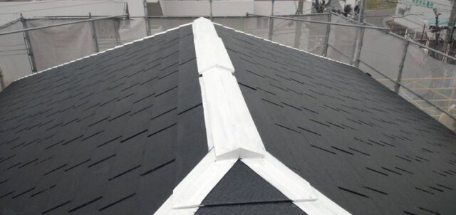 和歌山市密着の外壁塗装・屋根塗装専門店エースペイントの屋根板金の塗装　錆止め塗装