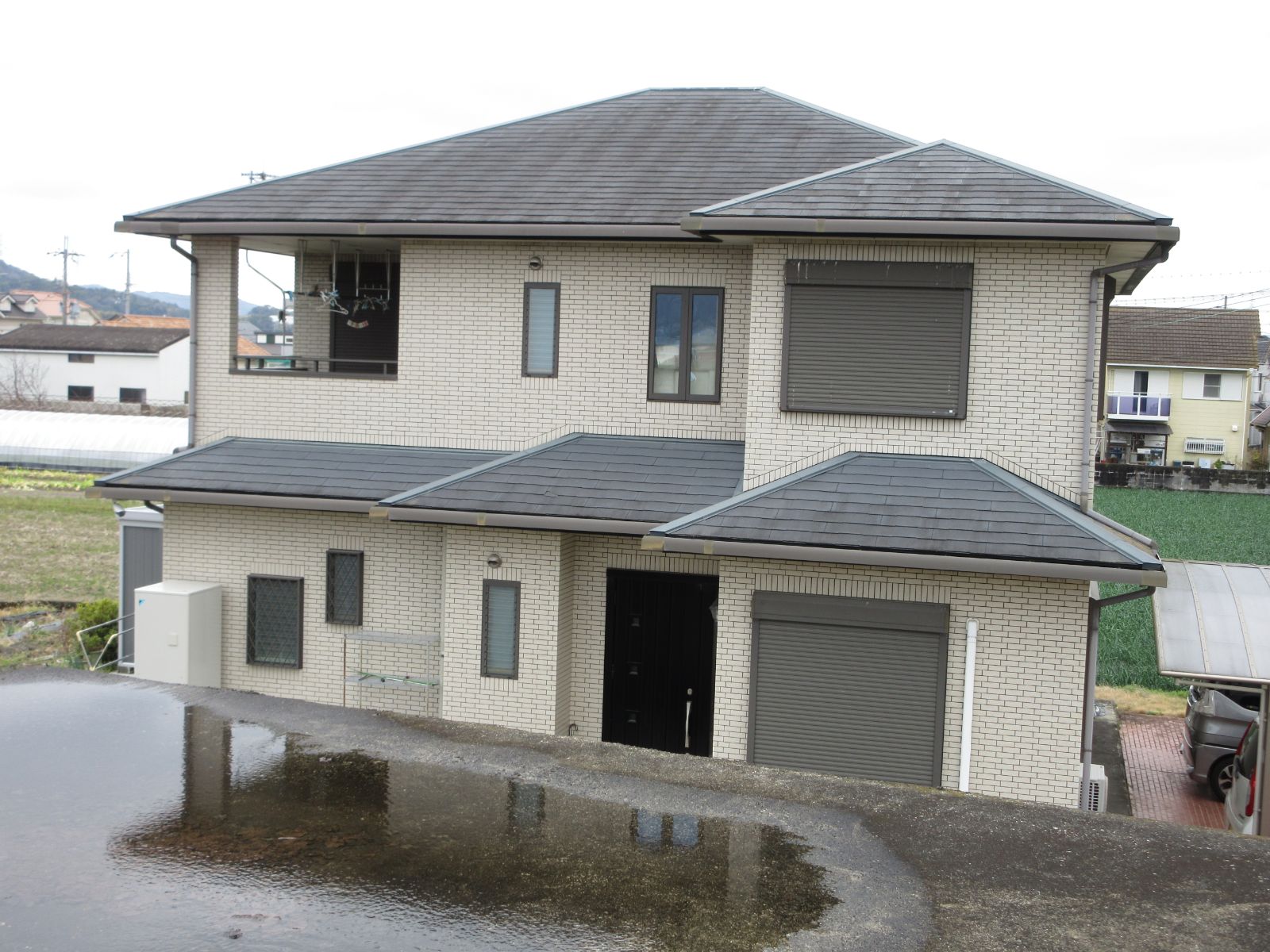 【紀の川市】 S様邸 屋根・付帯部塗装工事<br>『耐候色のブラックの屋根が際立つ素敵なお家に…✧₊°』1