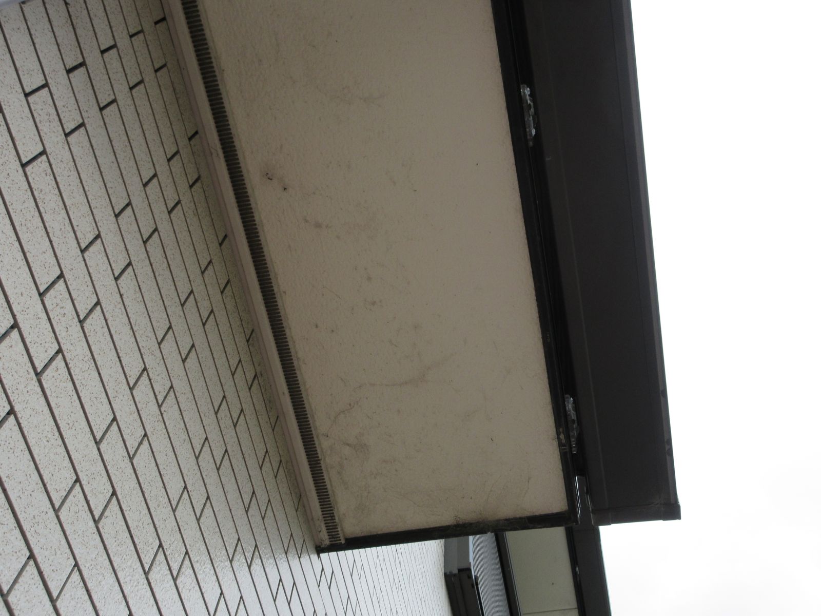 【紀の川市】 S様邸 屋根・付帯部塗装工事<br>『耐候色のブラックの屋根が際立つ素敵なお家に…✧₊°』11