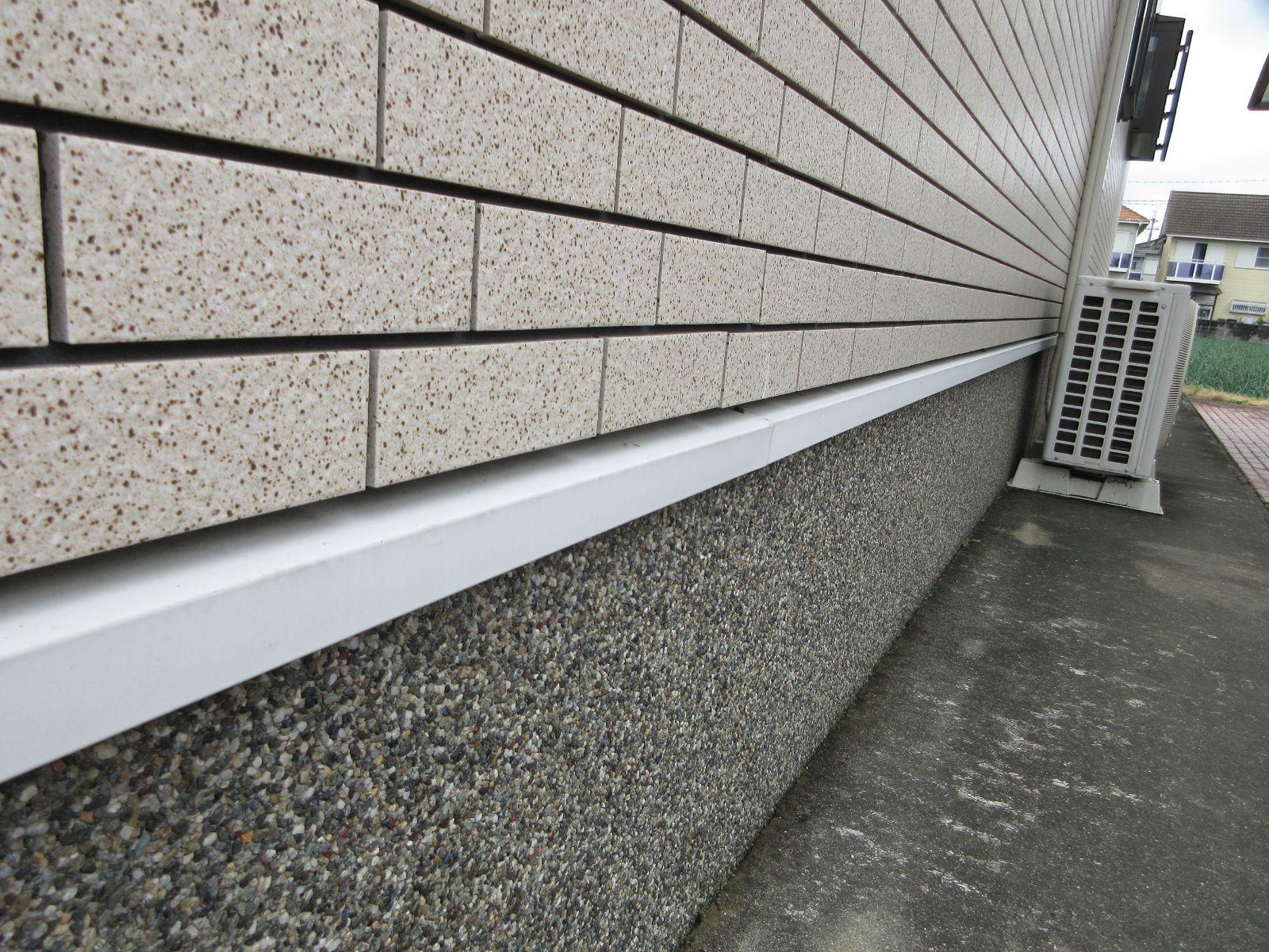 【紀の川市】 S様邸 屋根・付帯部塗装工事<br>『耐候色のブラックの屋根が際立つ素敵なお家に…✧₊°』9