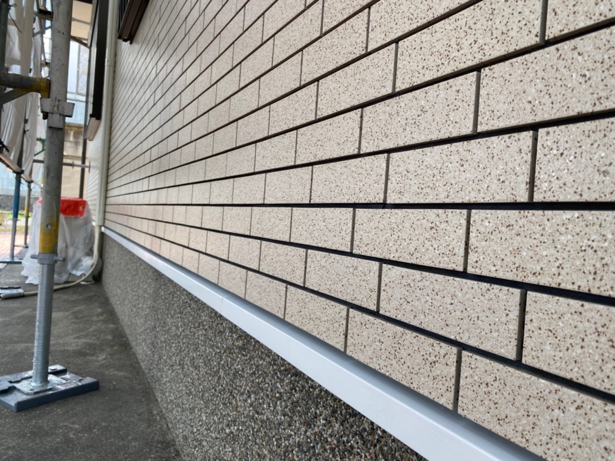 【紀の川市】 S様邸 屋根・付帯部塗装工事<br>『耐候色のブラックの屋根が際立つ素敵なお家に…✧₊°』10